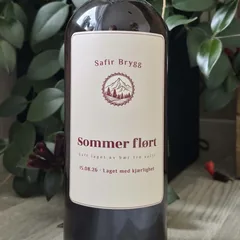 Hjemmelaget saft med egen etikett, Sommer flørt, trykt av Huskd