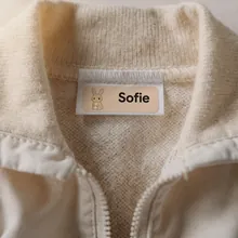 Merkelapp med kanin i jakke-merket – Sofie
